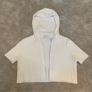 white liz claiborne cropped short sleeve hoodie
